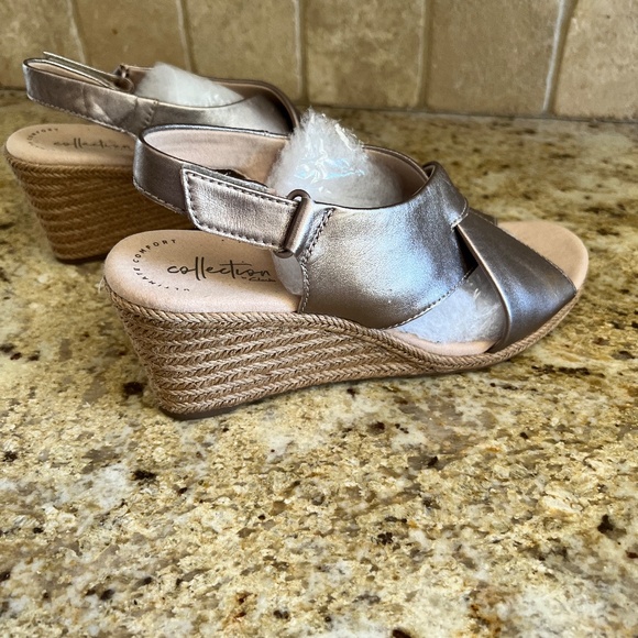 CLARK'S Ultimate Comfort Metallic Wedge Sandal sz 9 NEVER WORN Pewter Leather - Picture 6 of 14